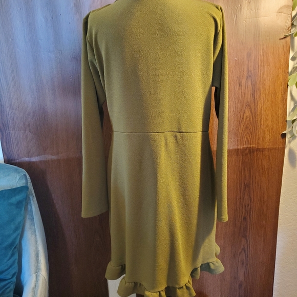 Boohoo Green Faux Wrap Dress - Picture 4 of 7